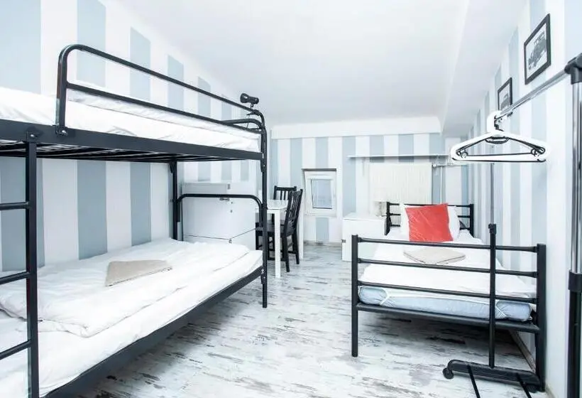 ルームシェアのワンベッド, Ab Hostel