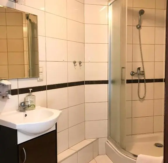 Standard Yhden Hengen Huone, Noclegi Orla 6