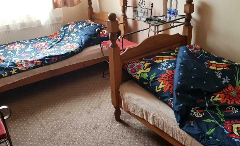 غرفة أساسية, Roadway