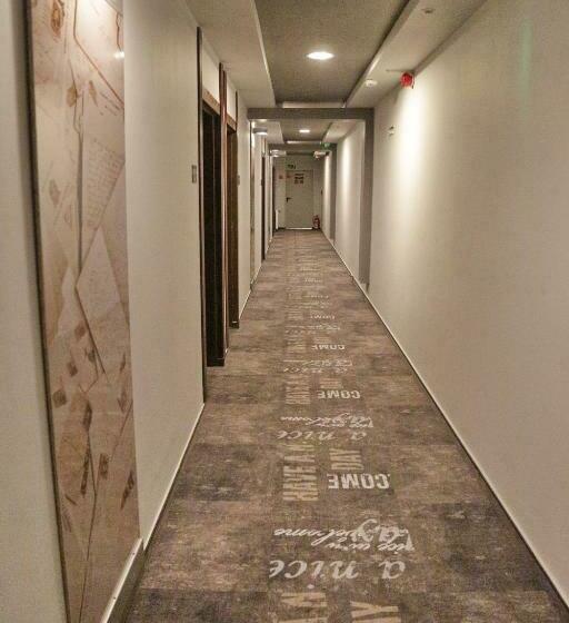 اتاق اکونومی, B & B Tomula