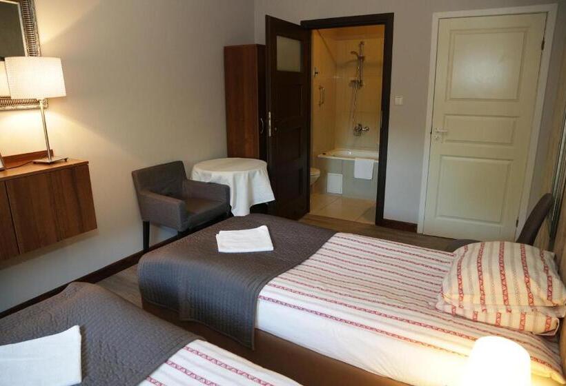 اتاق استاندارد, B & B Tomula