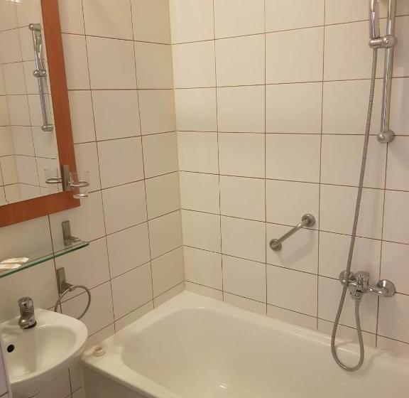 اتاق استاندارد سه نفره, B & B Tomula