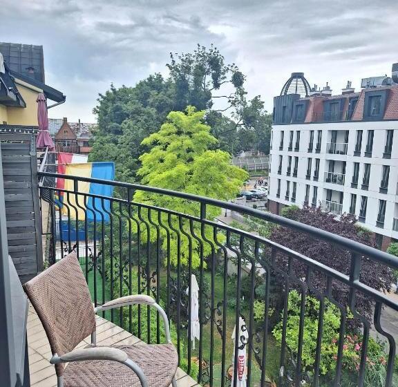 آپارتمان 1 خوابه با بالکن, B & B Tomula