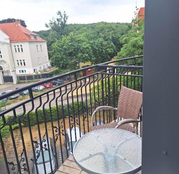 آپارتمان 1 خوابه با بالکن, B & B Tomula