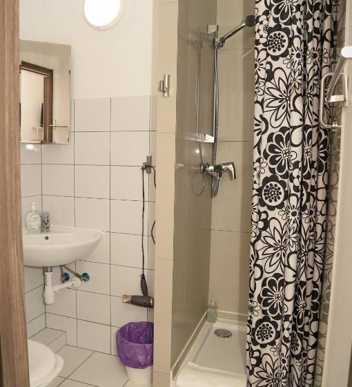 اتاق استاندارد, B & B Tomula