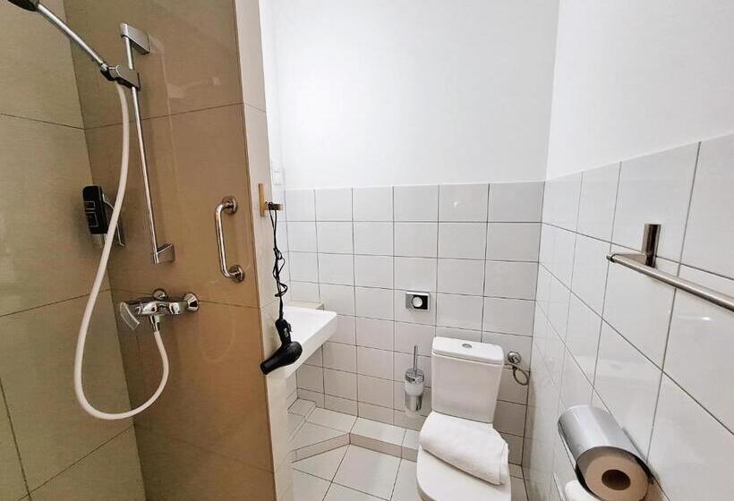 اتاق استاندارد, B & B Tomula