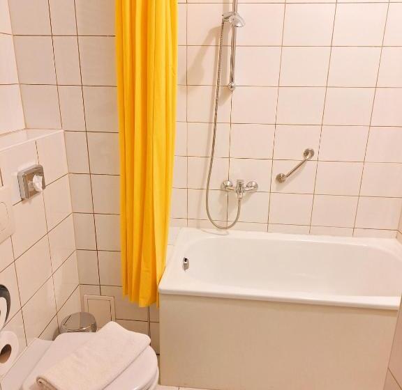 اتاق استاندارد سه نفره, B & B Tomula