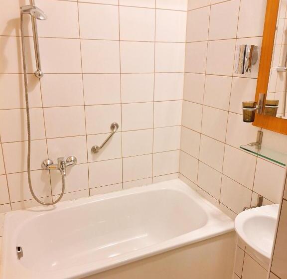 اتاق استاندارد سه نفره, B & B Tomula