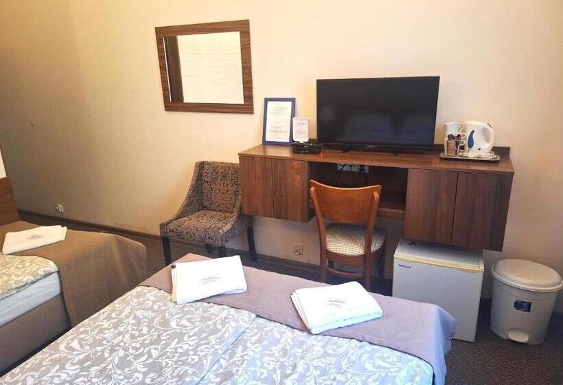 اتاق خانوادگی, B & B Tomula