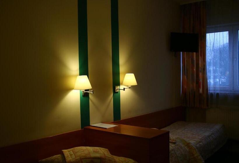 חדר סטנדרט לשלושה, Amicus żoliborz