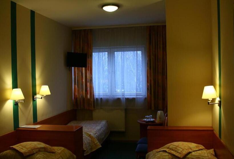 חדר סטנדרט טריפל חדר רחצה חיצוני, Amicus żoliborz