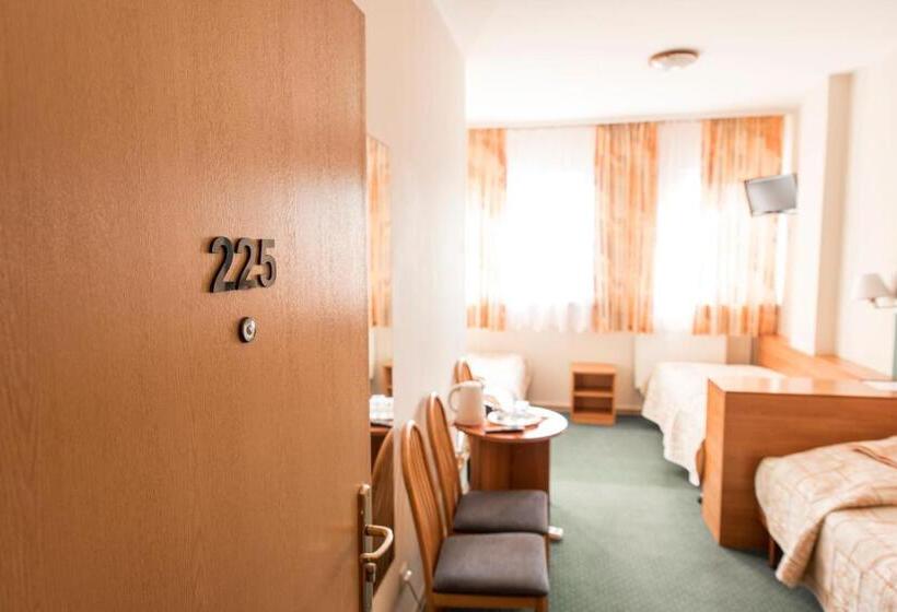 חדר סטנדרט טריפל חדר רחצה חיצוני, Amicus żoliborz