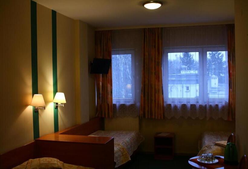 חדר סטנדרט טריפל חדר רחצה חיצוני, Amicus żoliborz