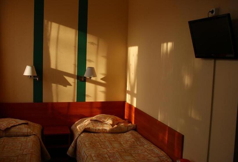 اتاق استاندارد سه نفره, Amicus żoliborz