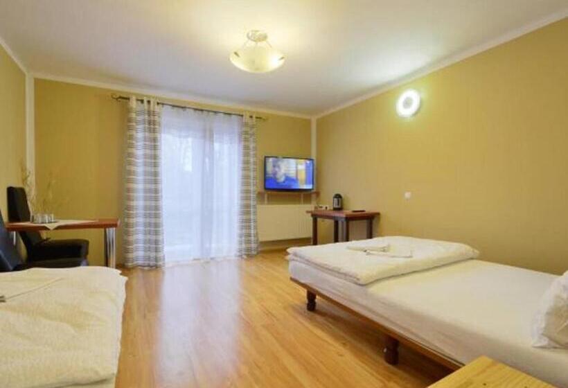 חדר סטנדרט לשלושה עם מרפסת, Bizancjum Pokoje Gościnne Parking Free 24h