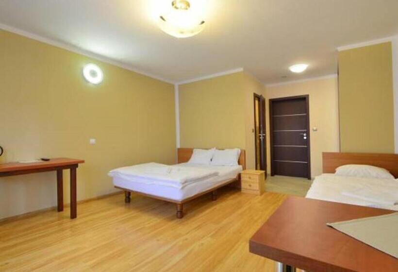 חדר סטנדרט לשלושה עם מרפסת, Bizancjum Pokoje Gościnne Parking Free 24h