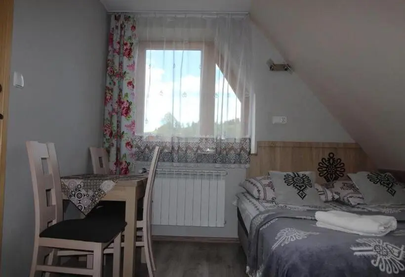 Habitación Estándar Abuhardillada, Dw U Wajdy