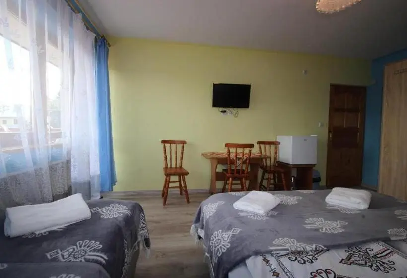Standard Triple Room with Terrace, Dw U Wajdy