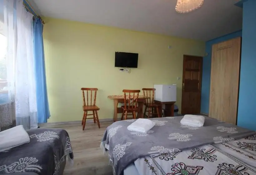 Standard Triple Room with Terrace, Dw U Wajdy