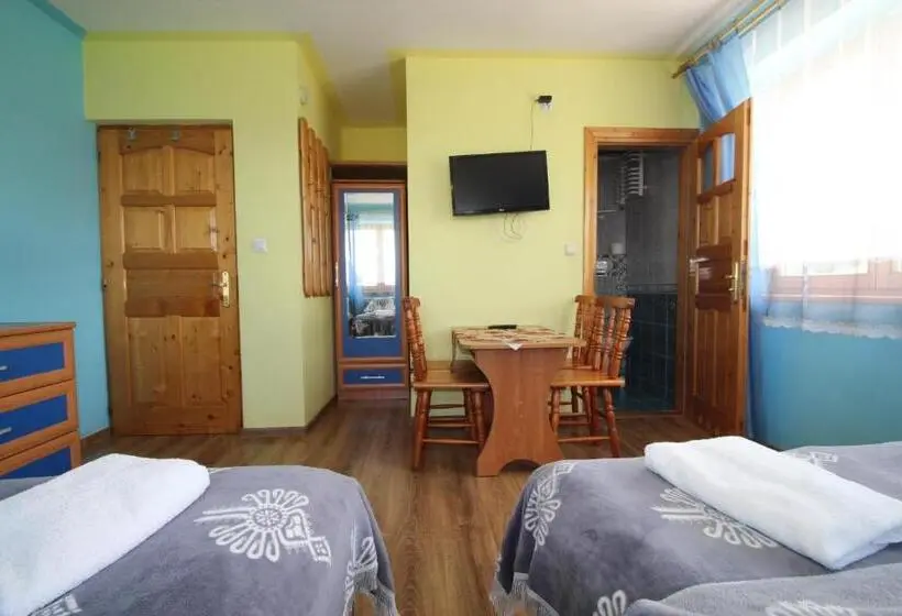 Economy Quadruple Room, Dw U Wajdy