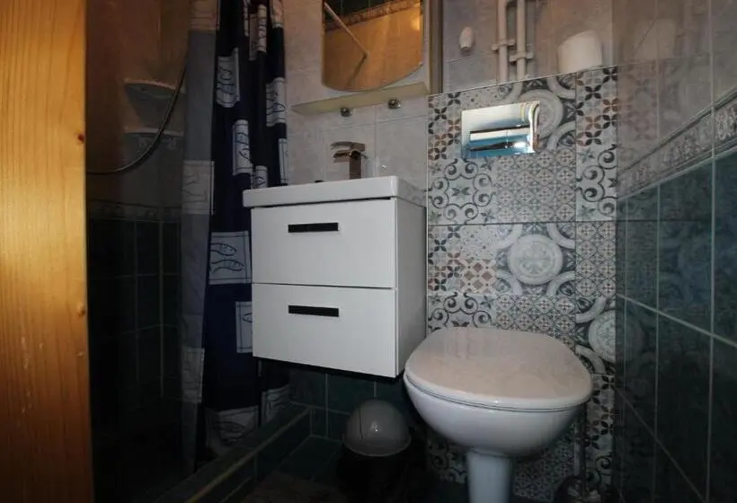 Economy Quadruple Room, Dw U Wajdy
