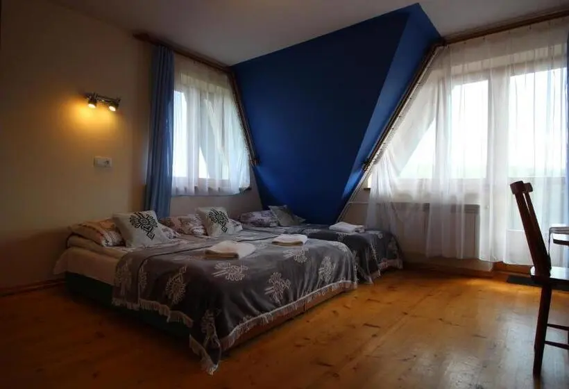 Standard Kolmen Hengen Huone Parveke, Dw U Wajdy