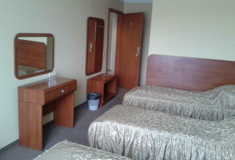 غرفة قياسية ثلاثية, Obiekt Tatar   Usługi Hotelarskie