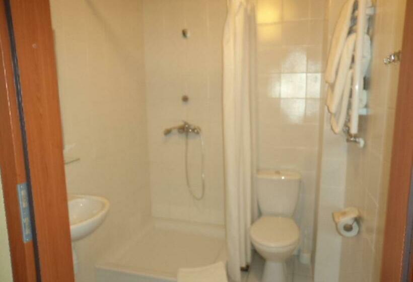 غرفة قياسية ثلاثية, Obiekt Tatar   Usługi Hotelarskie