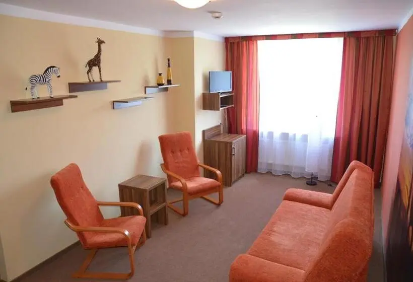 クラシックスタジオ, Obiekt Tatar   Usługi Hotelarskie