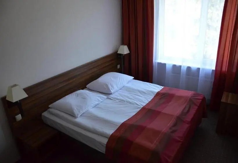 クラシックスタジオ, Obiekt Tatar   Usługi Hotelarskie