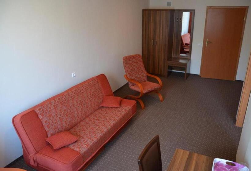 إستوديو كلاسيكى, Obiekt Tatar   Usługi Hotelarskie