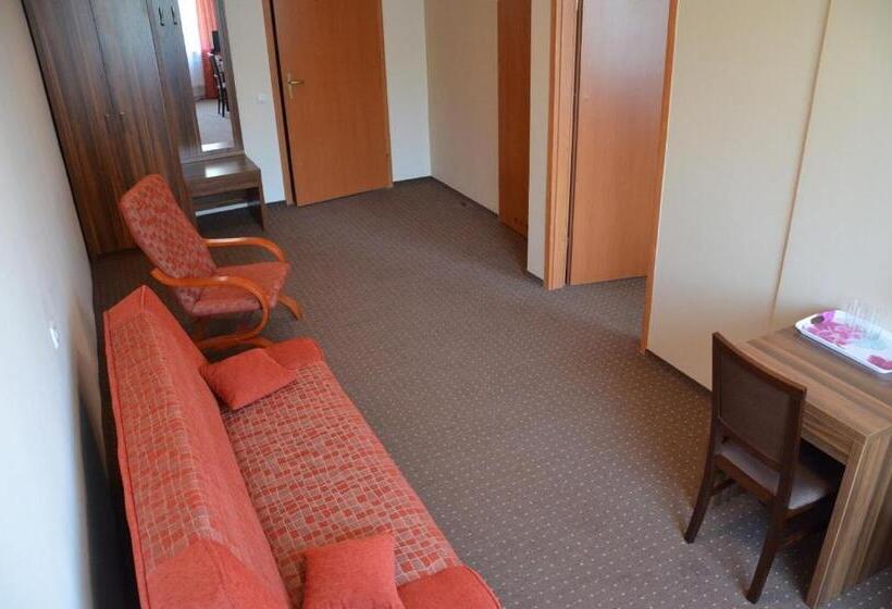 إستوديو كلاسيكى, Obiekt Tatar   Usługi Hotelarskie