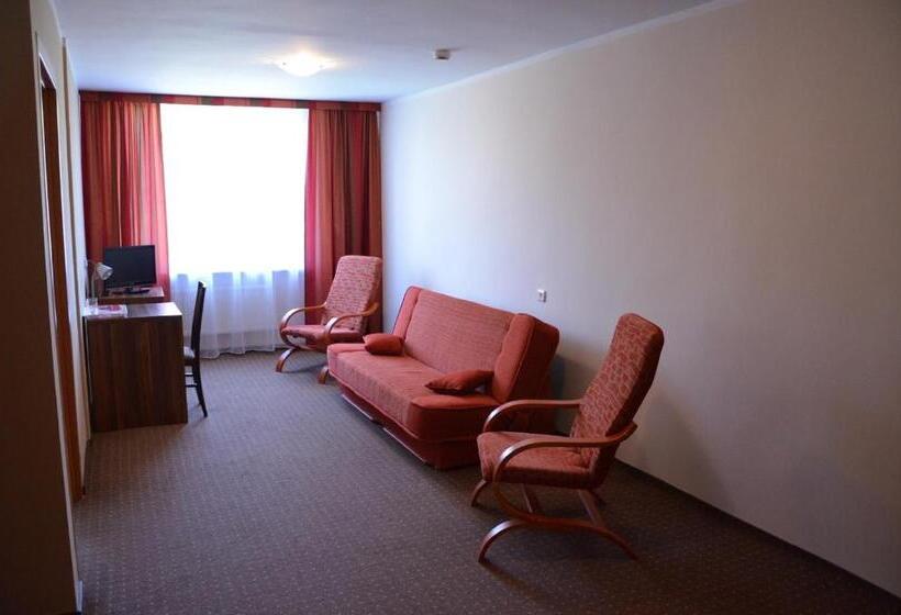 إستوديو كلاسيكى, Obiekt Tatar   Usługi Hotelarskie