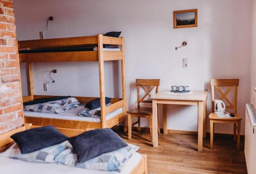 חדר סטנדרט לארבעה, Villa Hubertus