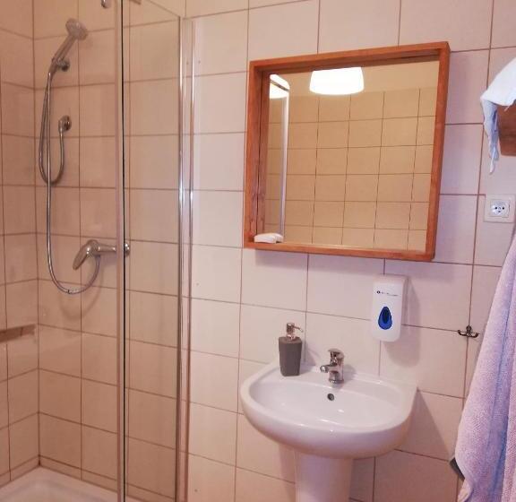 חדר סטנדרט חדר אמבטיה משותף, Villa Hubertus