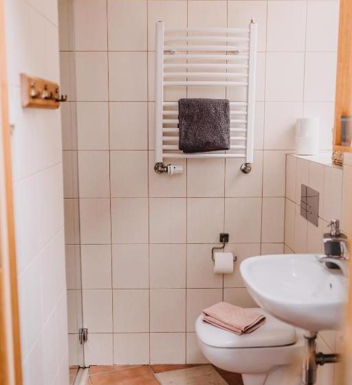 חדר סטנדרט לשלושה, Villa Hubertus