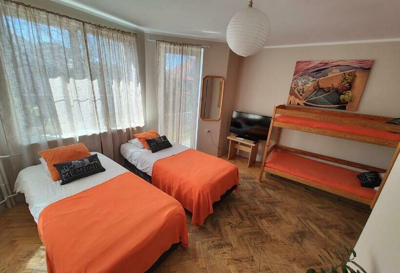 غرفة عائلية, Vistula City