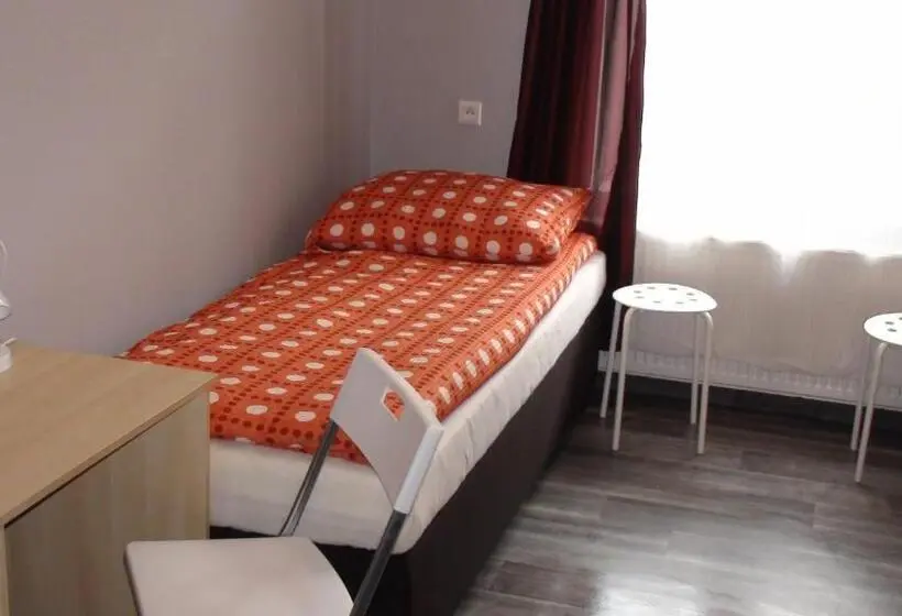Standard Kolmen Hengen Huone, Hostel Kamienna Centrum