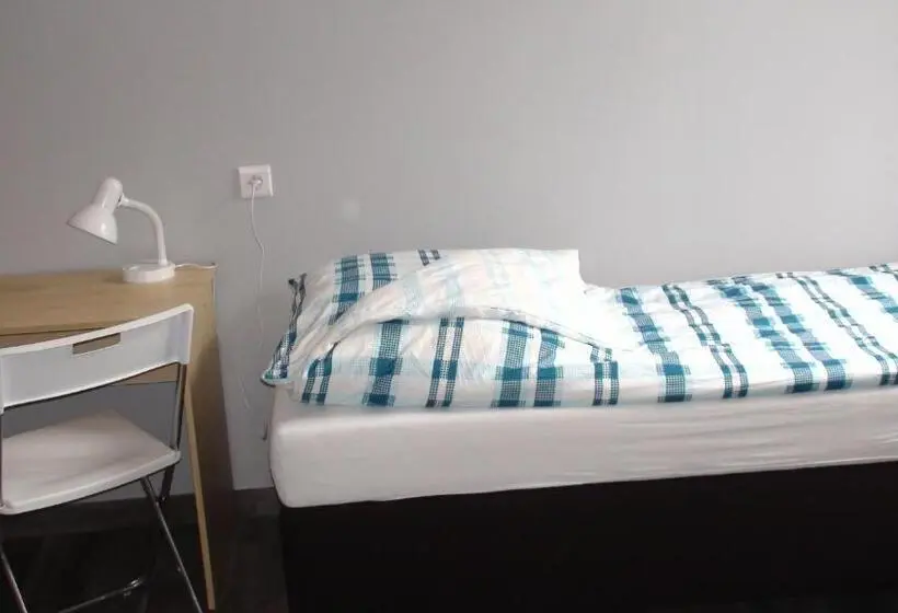 Standard Neljän Hengen Huone, Hostel Kamienna Centrum