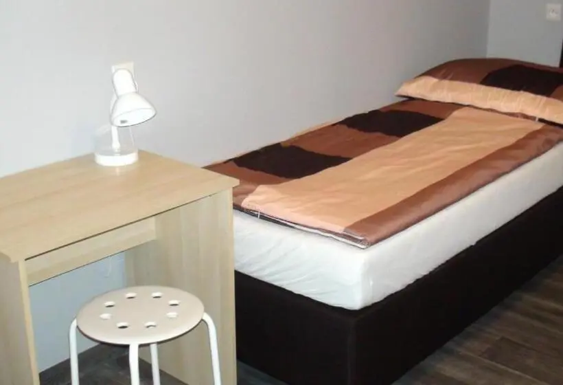 Standard Neljän Hengen Huone, Hostel Kamienna Centrum