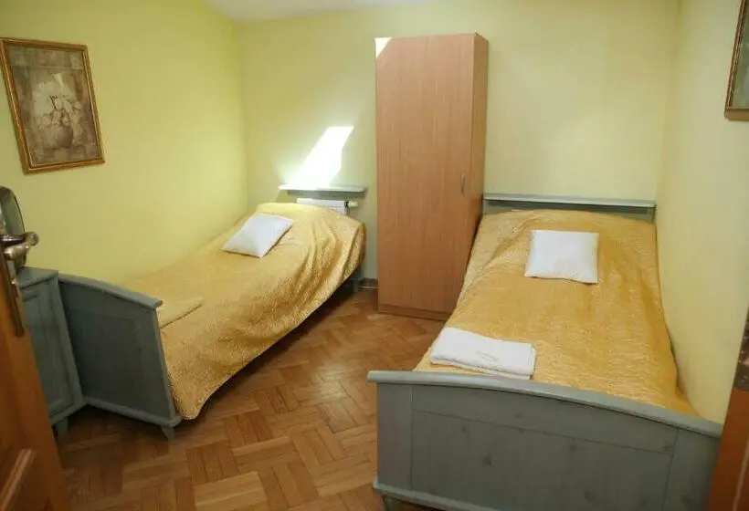 バス共有のスタンダードルーム, Hostel Va Bank