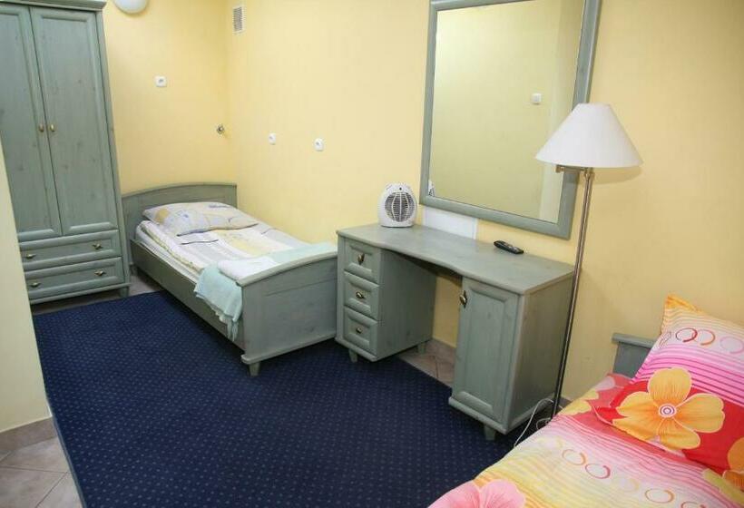 اتاق استاندارد با سرویس بهداشتی مشترک, Hostel Va Bank