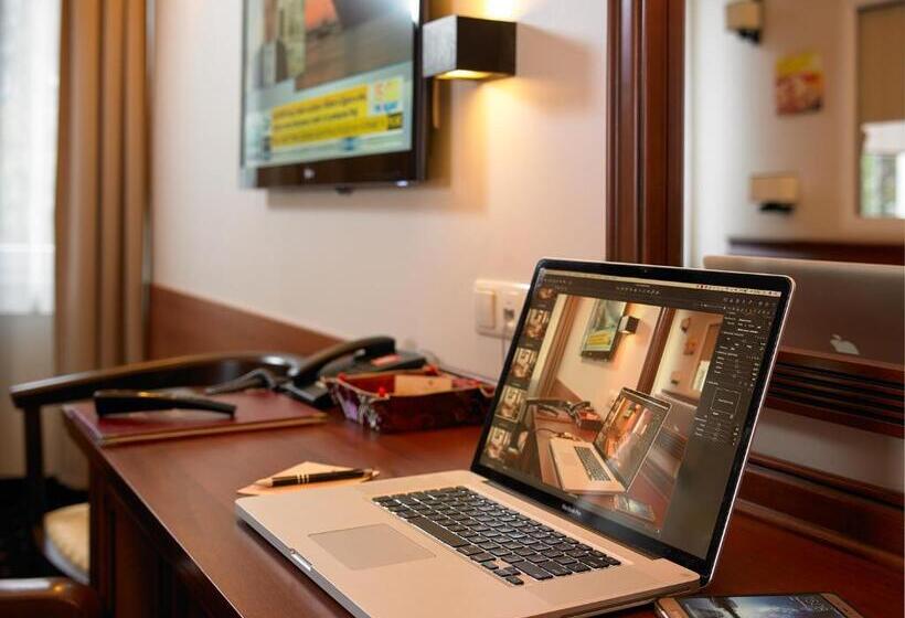 اتاق لوکس, Aura   Hotel & Restaurant & Sauna