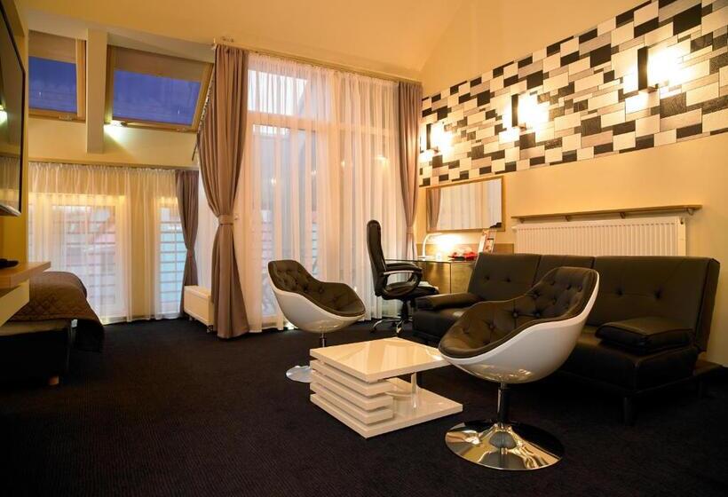 استودیوی لوکس, Aura   Hotel & Restaurant & Sauna