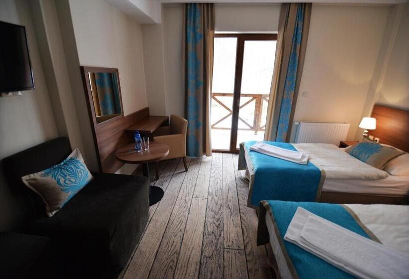 带阳台的三人标准间, Europa Górnicza Strzecha