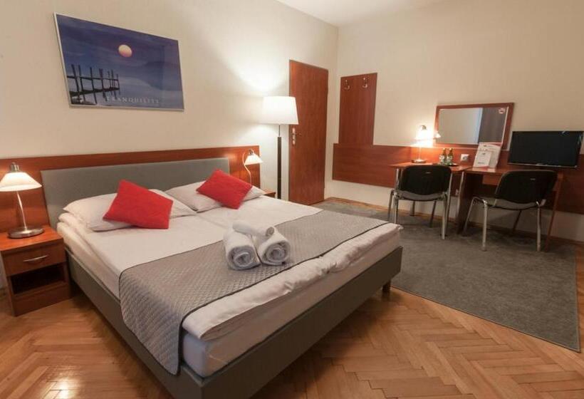 デラックスルーム, Komes