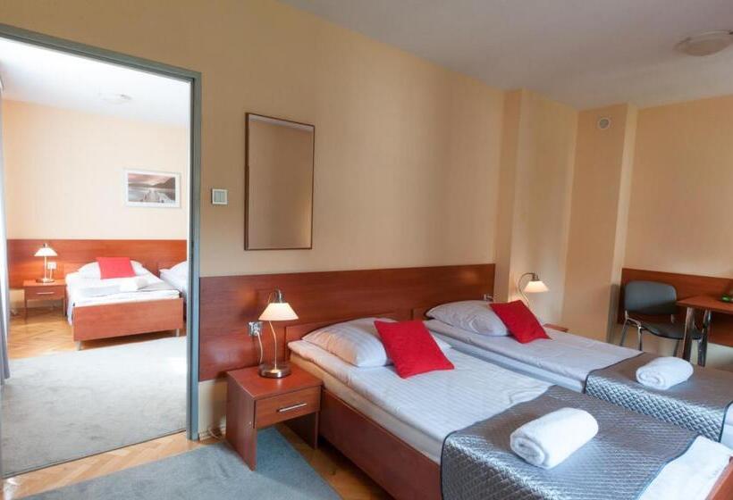 プレミアム4ベッドルーム, Komes