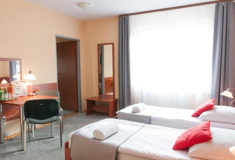 プレミアム4ベッドルーム, Komes