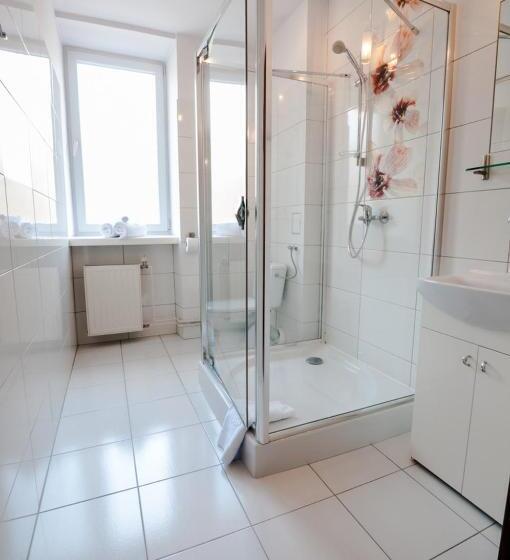 デラックスジュニアスイート, Komes