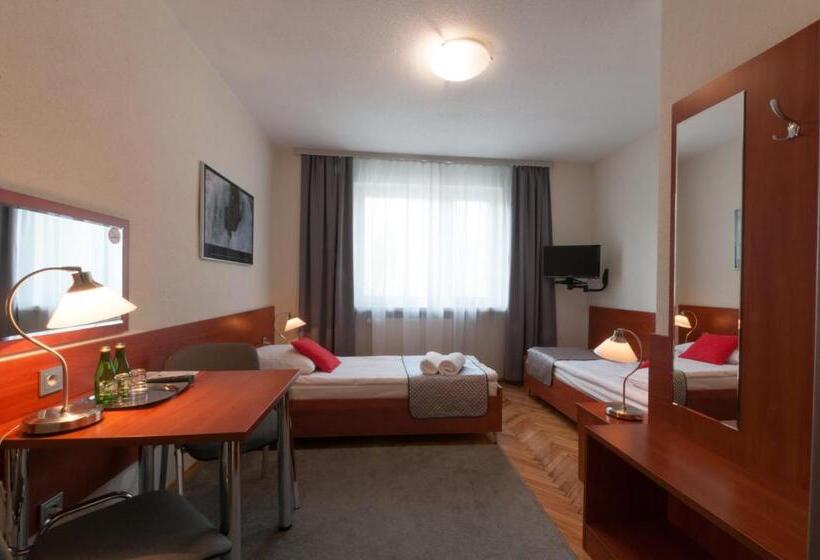 スタンダードシングルルーム, Komes